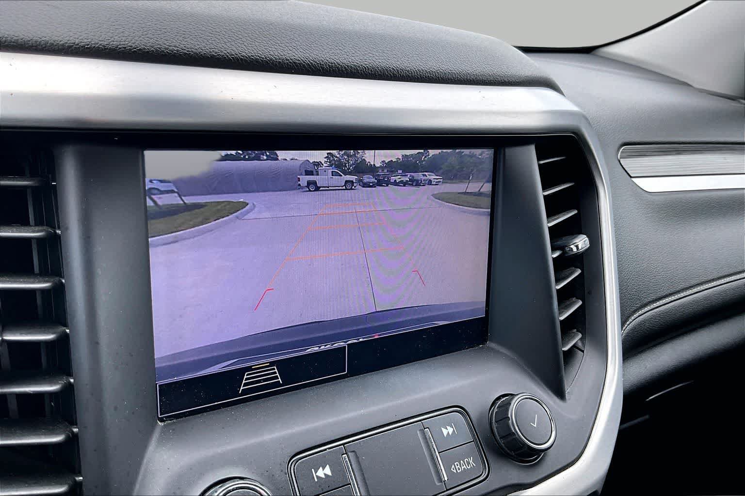 Used 2020 GMC Acadia SLT FWD image 23