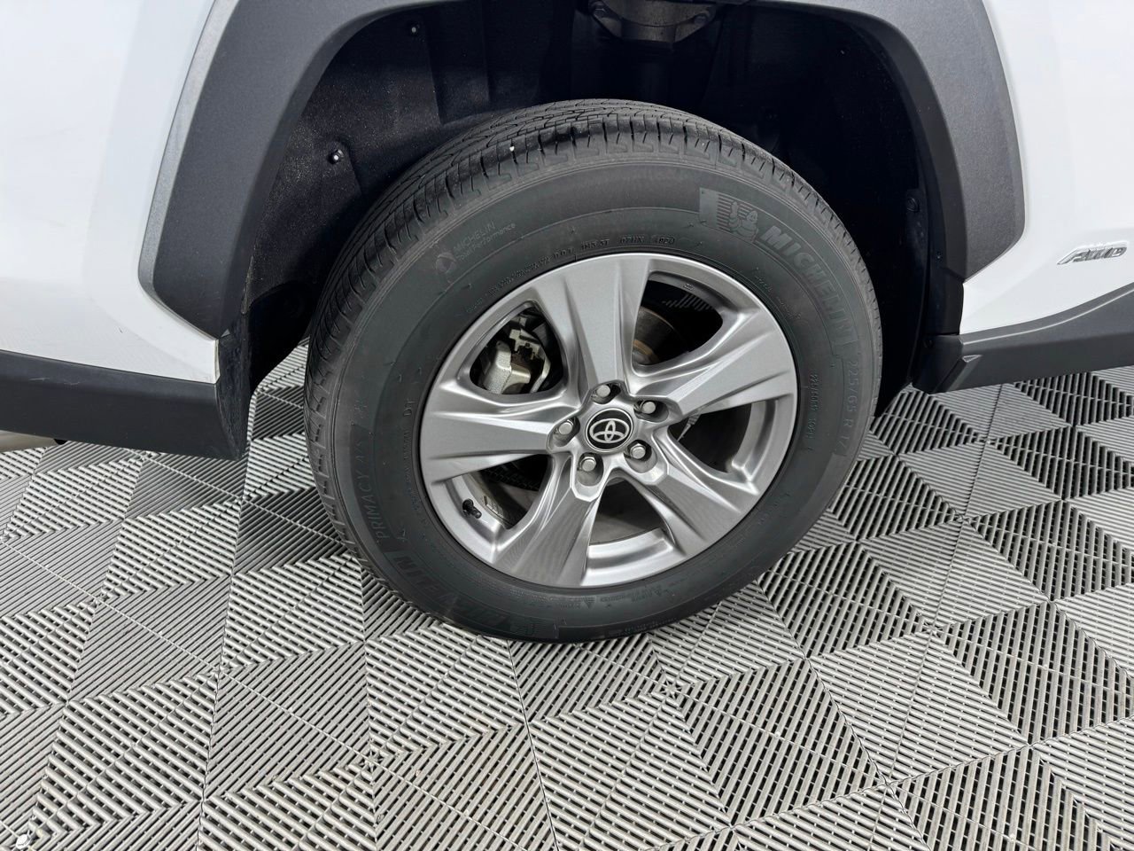 Used 2025 Toyota RAV4 XLE AWD/4WD image 34