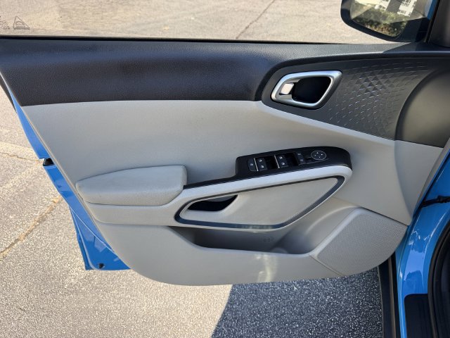 Certified 2023 Kia Soul EX FWD image 11