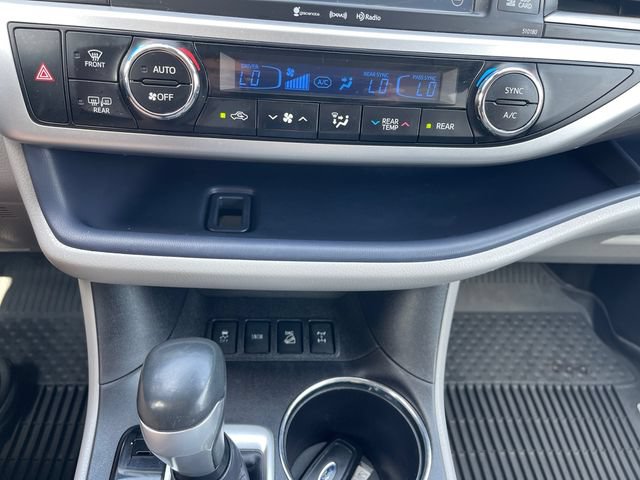 Used 2017 Toyota Highlander Limited w/ Carpet Mat Package AWD/4WD image 23