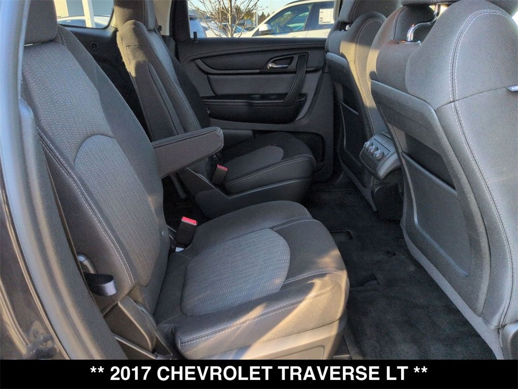 Used 2017 Chevrolet Traverse LT image 27