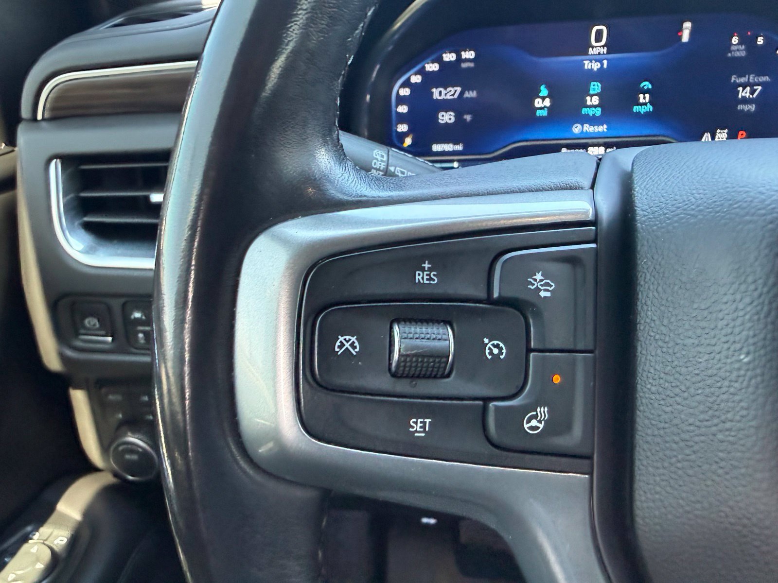 Certified 2022 Chevrolet Tahoe Z71 w/ Luxury Package AWD/4WD image 22