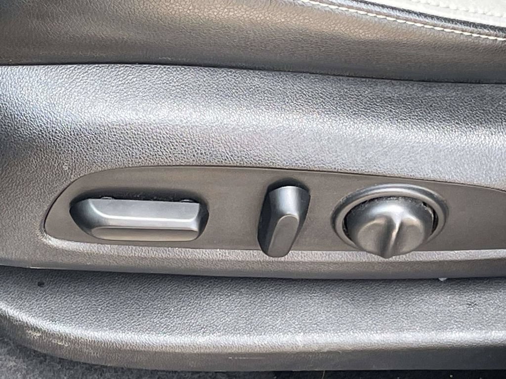 Used 2018 Chevrolet Equinox Premier FWD image 14