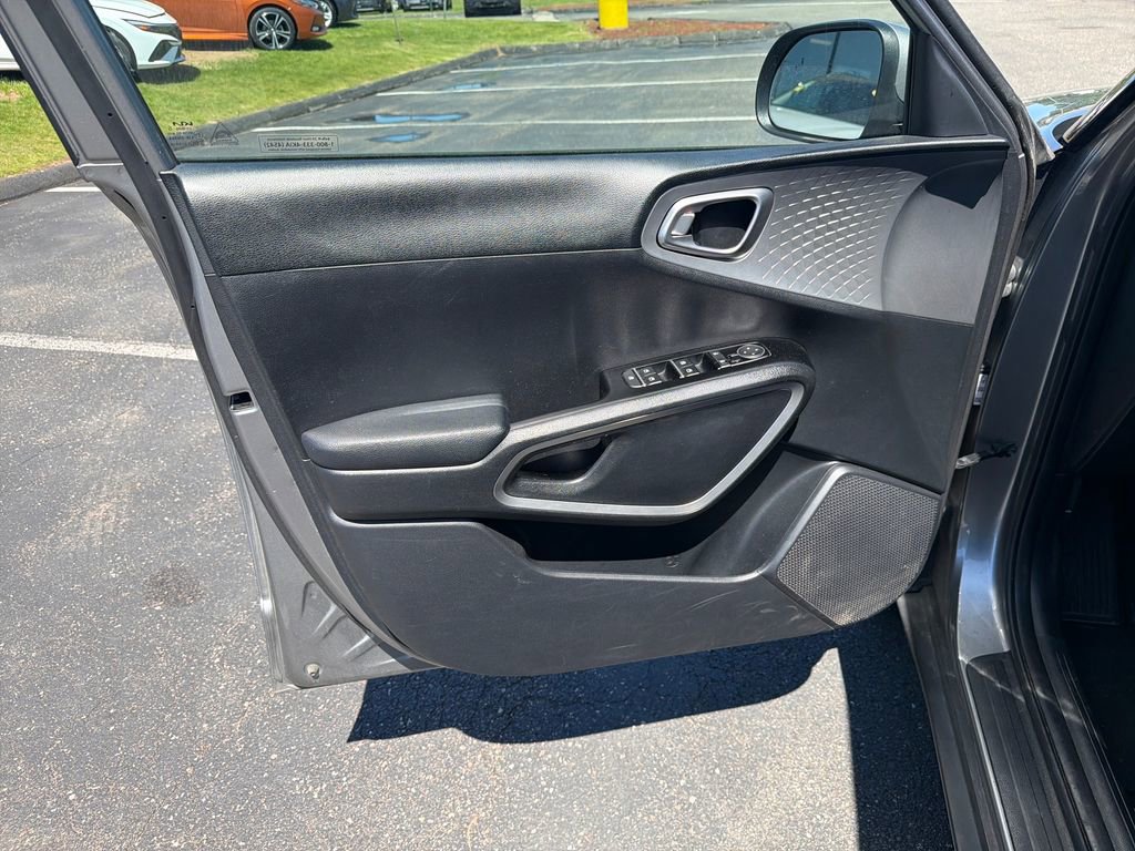 Used 2024 Kia Soul LX w/ Option Group 015 FWD image 11