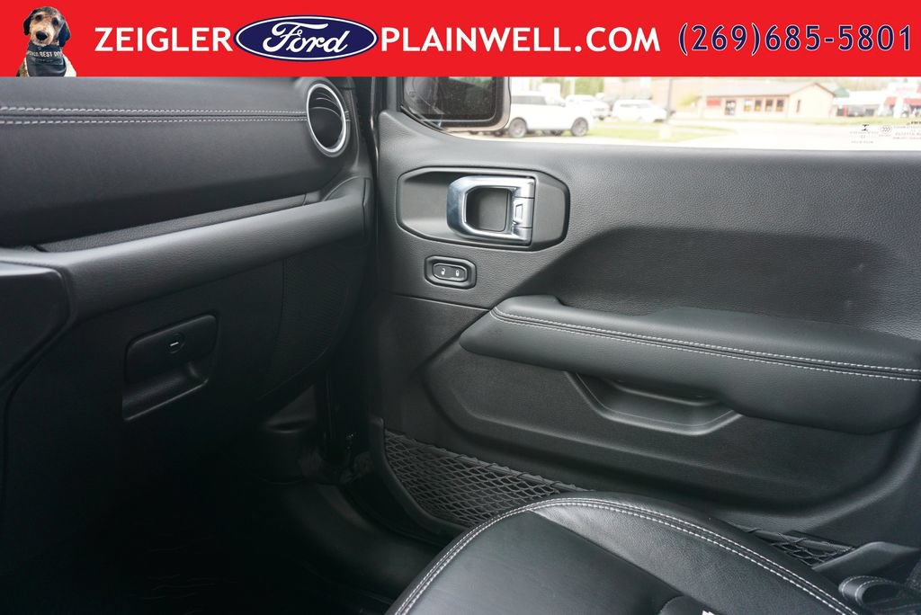 Used 2023 Jeep Wrangler Unlimited Sahara w/ Cold Weather Group AWD/4WD image 31