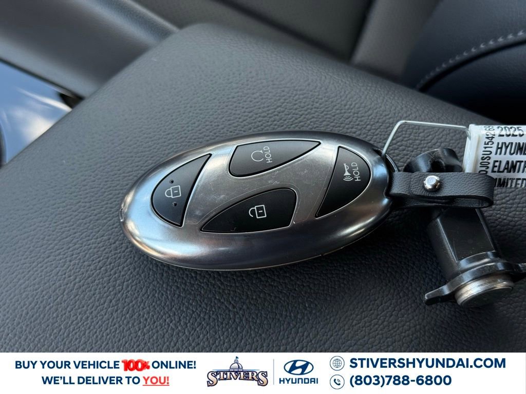 Certified 2025 Hyundai Elantra Limited image 39