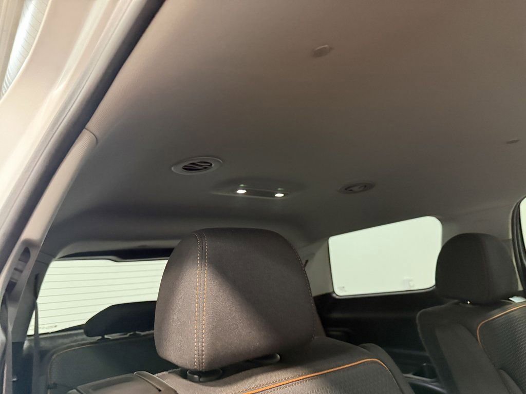 Used 2023 GMC Acadia AT4 image 15