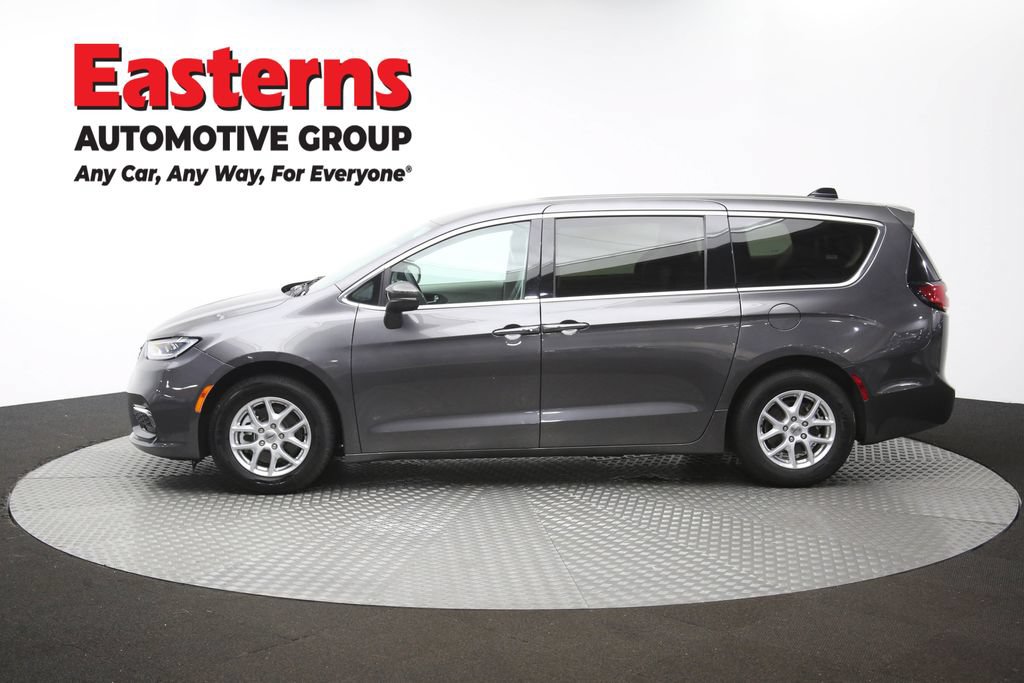 Used 2023 Chrysler Pacifica Touring-L FWD image 61