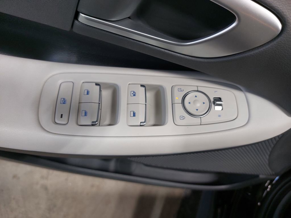 Certified 2025 Hyundai Sonata SE image 28