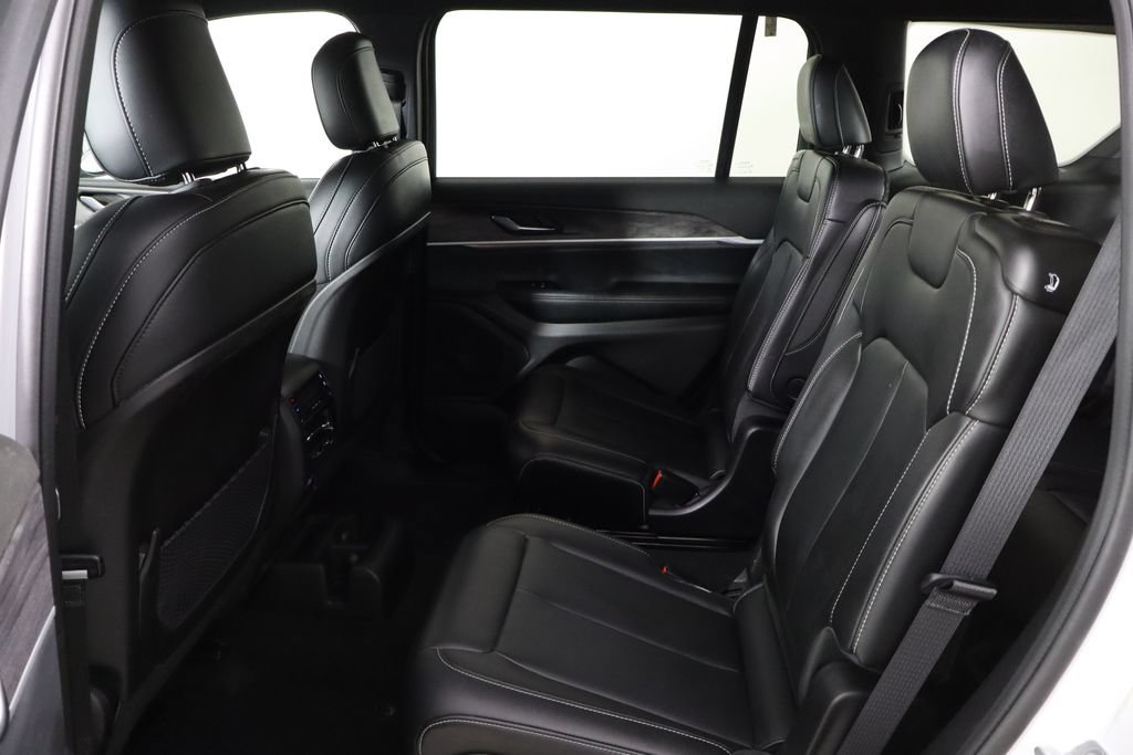 Used 2025 Jeep Grand Cherokee L Limited AWD/4WD image 16