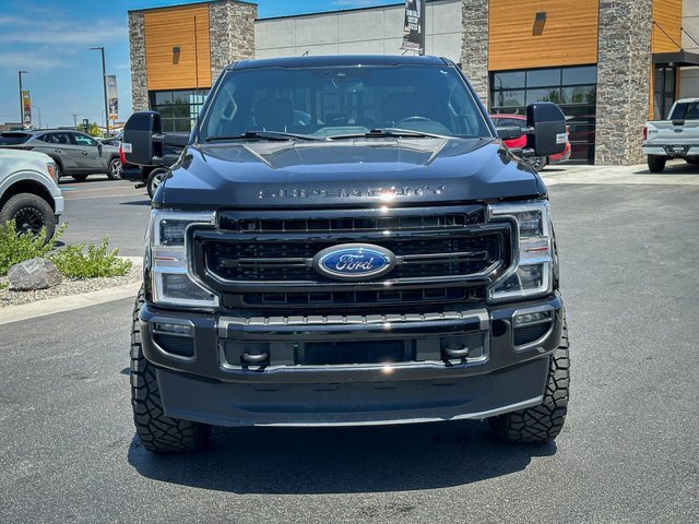 Used 2022 Ford F350 Lariat image 2
