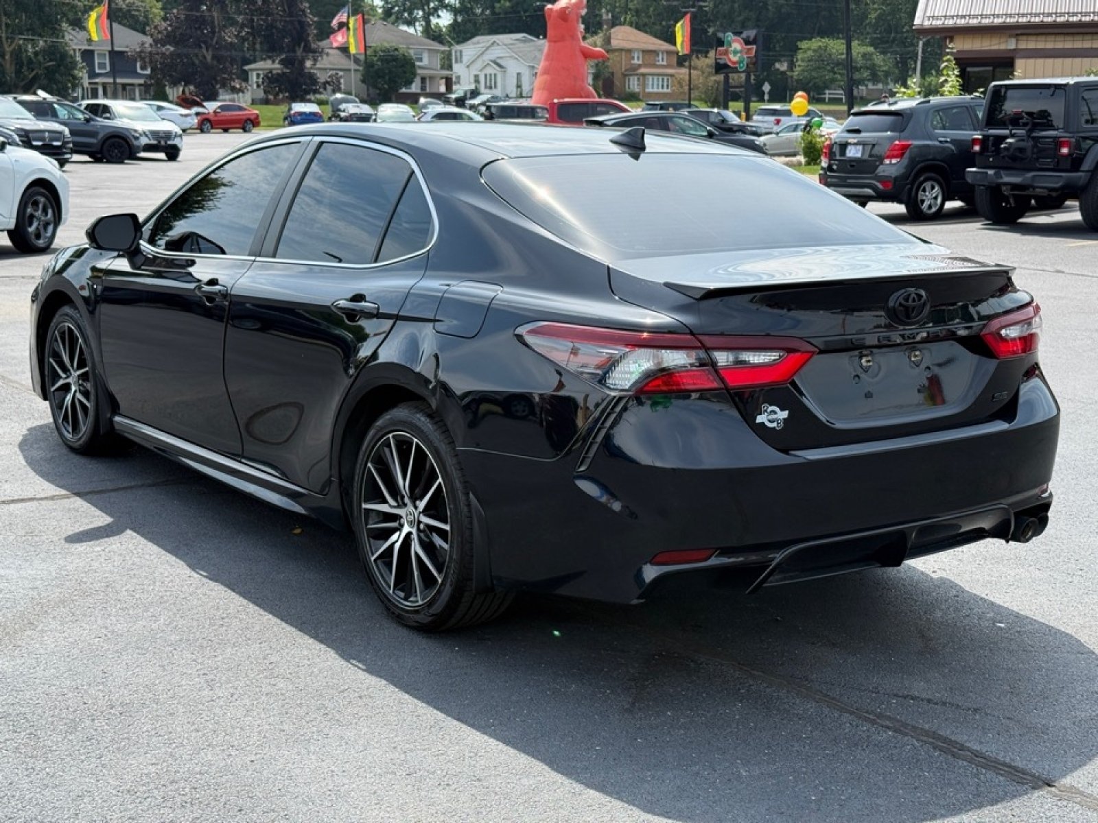 Used 2022 Toyota Camry SE w/ Convenience Package FWD image 6