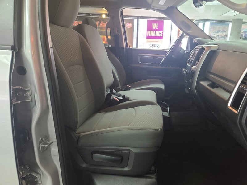 Used 2016 RAM 1500 Classic SLT w/ SLT Plus D←cor Group AWD/4WD image 15