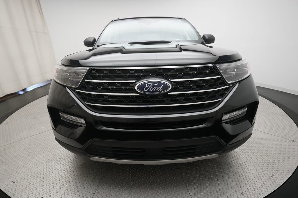 Used 2023 Ford Explorer XLT w/ Equipment Group 202A AWD/4WD image 11