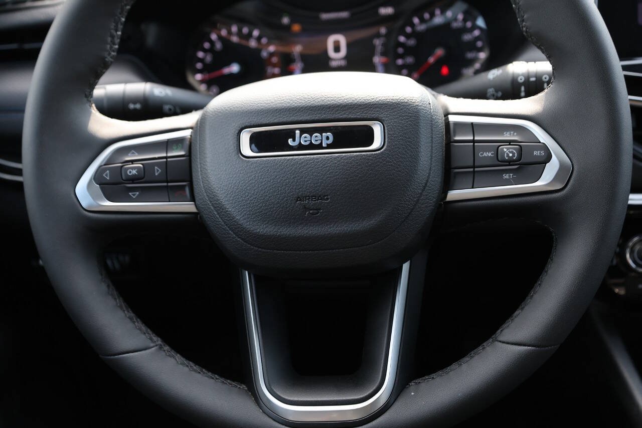 Used 2026 Jeep Compass Latitude AWD/4WD image 18