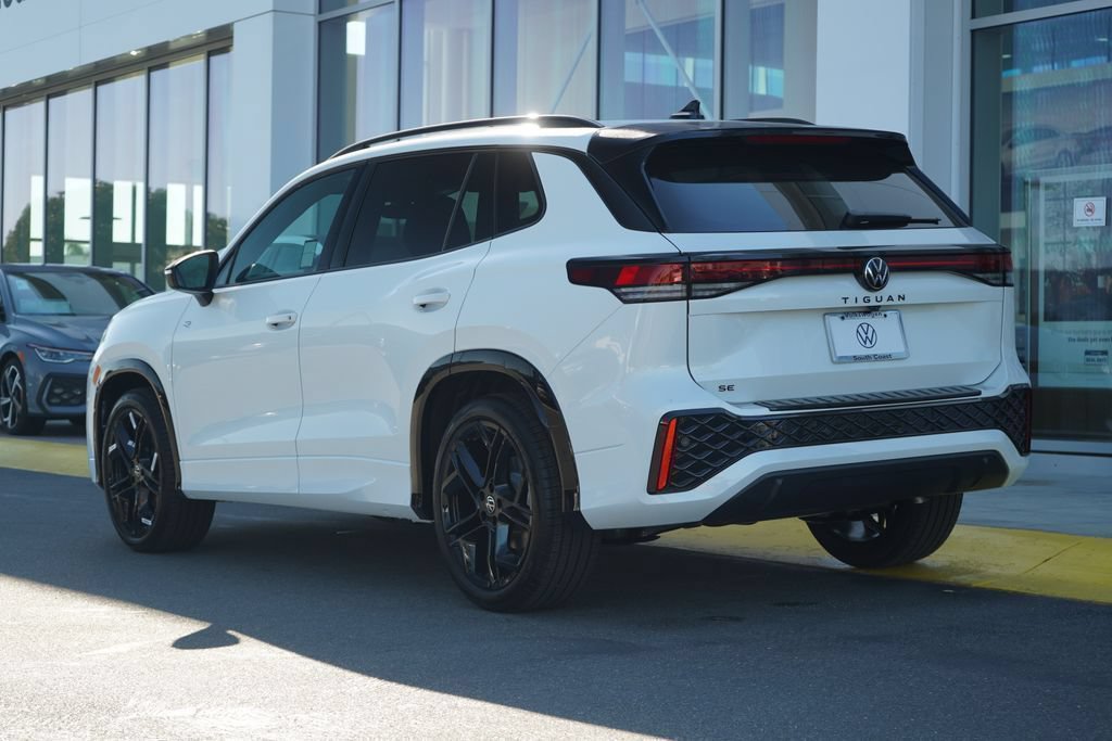 New 2026 Volkswagen Tiguan SE R-Line FWD image 3