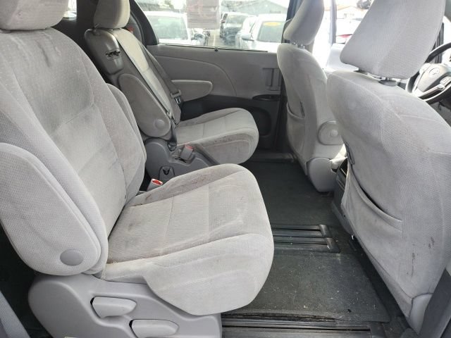 Used 2015 Toyota Sienna LE FWD image 13
