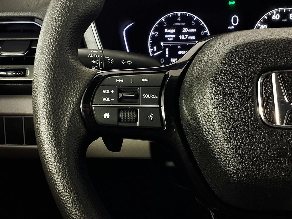 Used 2023 Honda Pilot LX image 18