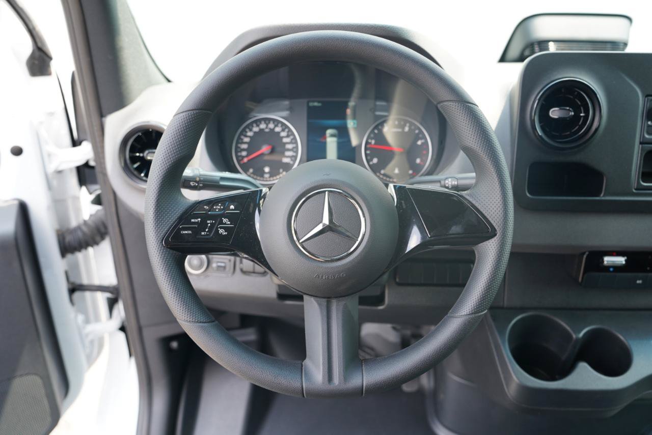 Used 2025 Mercedes-Benz Sprinter 2500 image 12