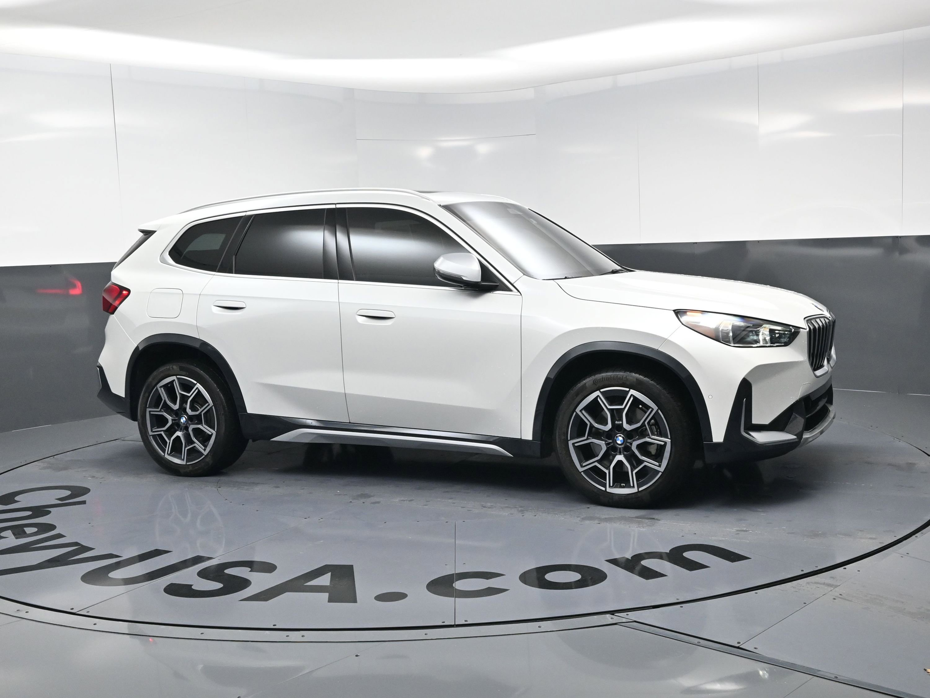 Used 2023 BMW X1 xDrive28i w/ Premium Package image 2