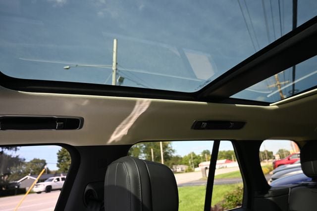 Used 2025 Land Rover Range Rover SE AWD/4WD image 34