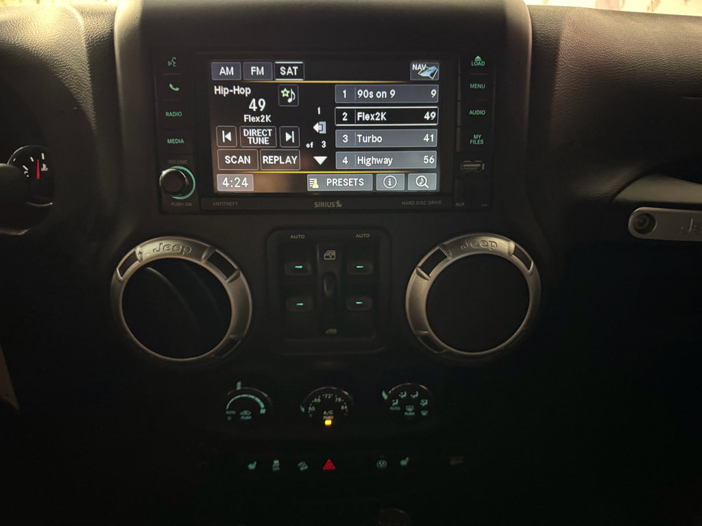 Used 2017 Jeep Wrangler Unlimited Rubicon AWD/4WD image 23