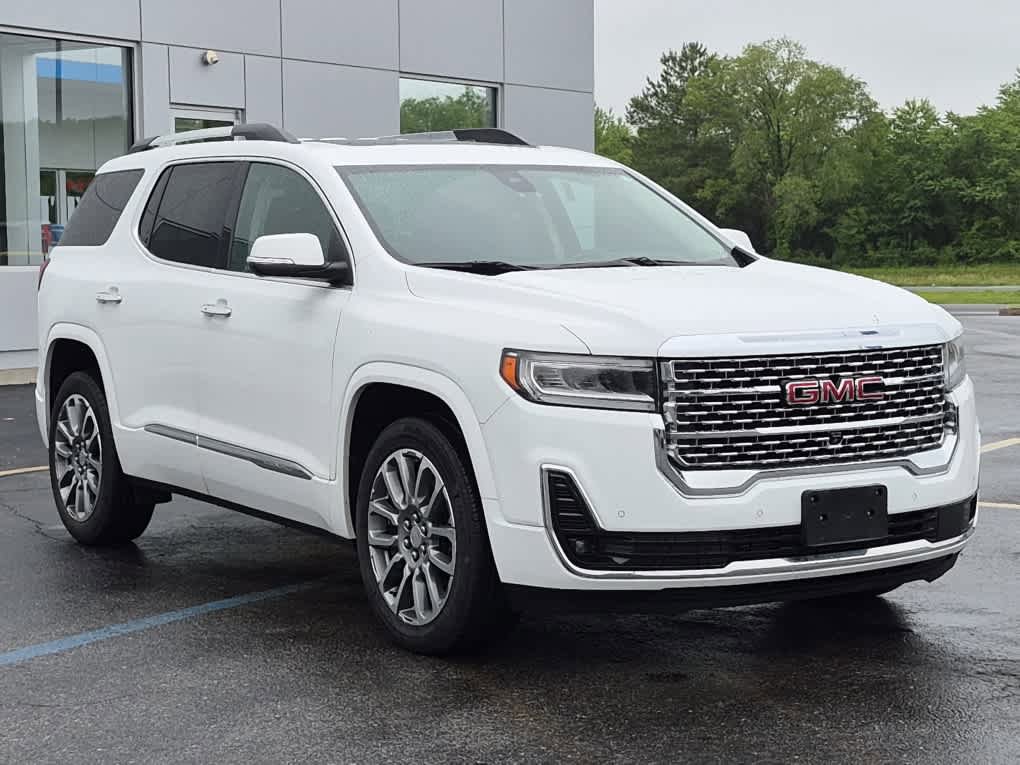 Used 2023 GMC Acadia Denali w/ Denali Ultimate Package AWD/4WD image 2