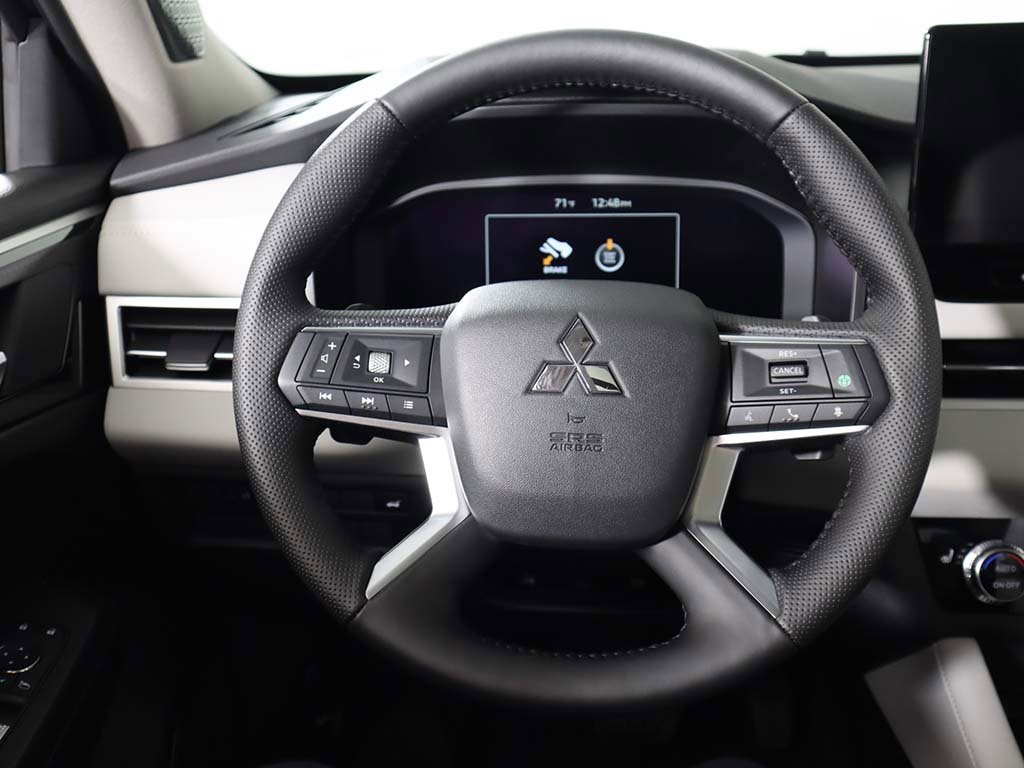 New 2025 Mitsubishi Outlander SE image 39