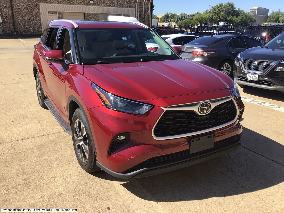 Used 2022 Toyota Highlander XLE image 6
