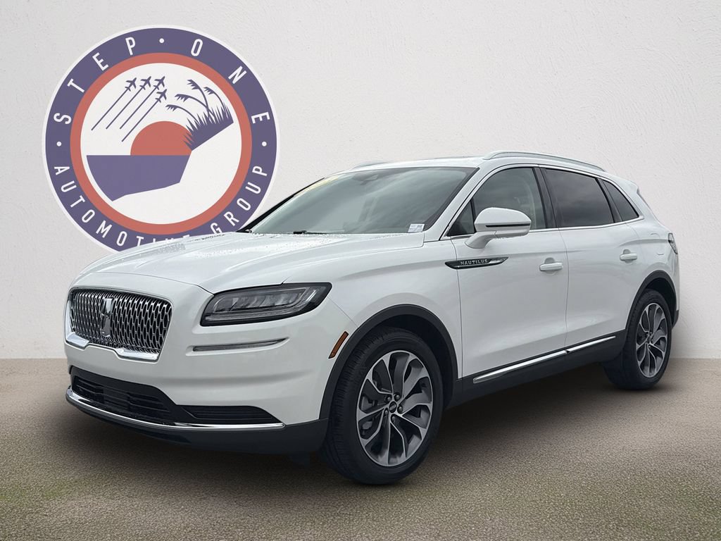 Used 2023 Lincoln Nautilus Reserve FWD image 2