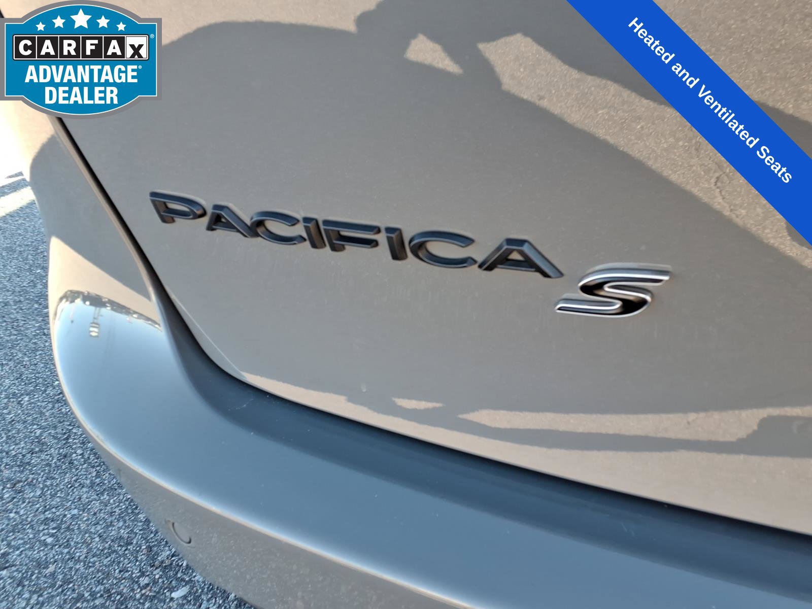 Used 2025 Chrysler Pacifica Limited FWD image 9