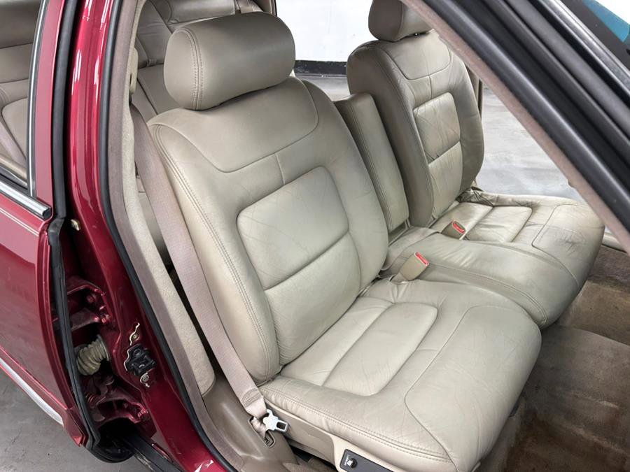 Used 1997 Cadillac De Ville Sedan w/ Comfort/Convenience Pkg image 37