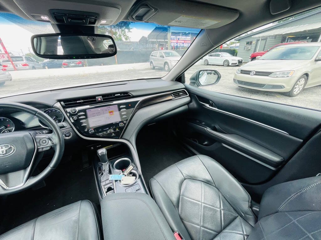 Used 2019 Toyota Camry XLE FWD image 16