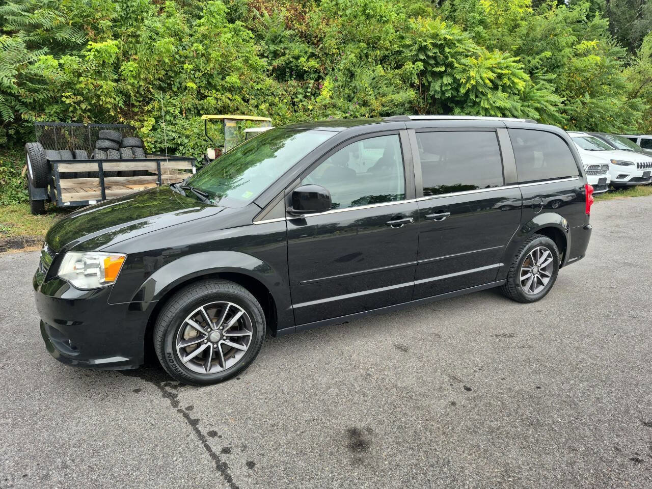 Used 2017 Dodge Grand Caravan SXT image 4