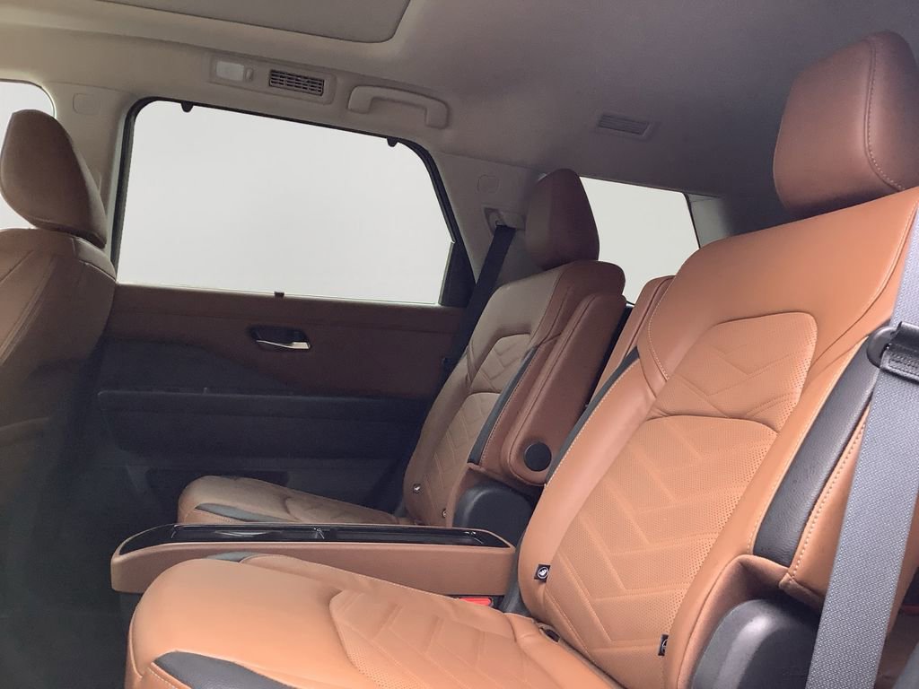 Used 2024 Nissan Pathfinder Platinum image 15