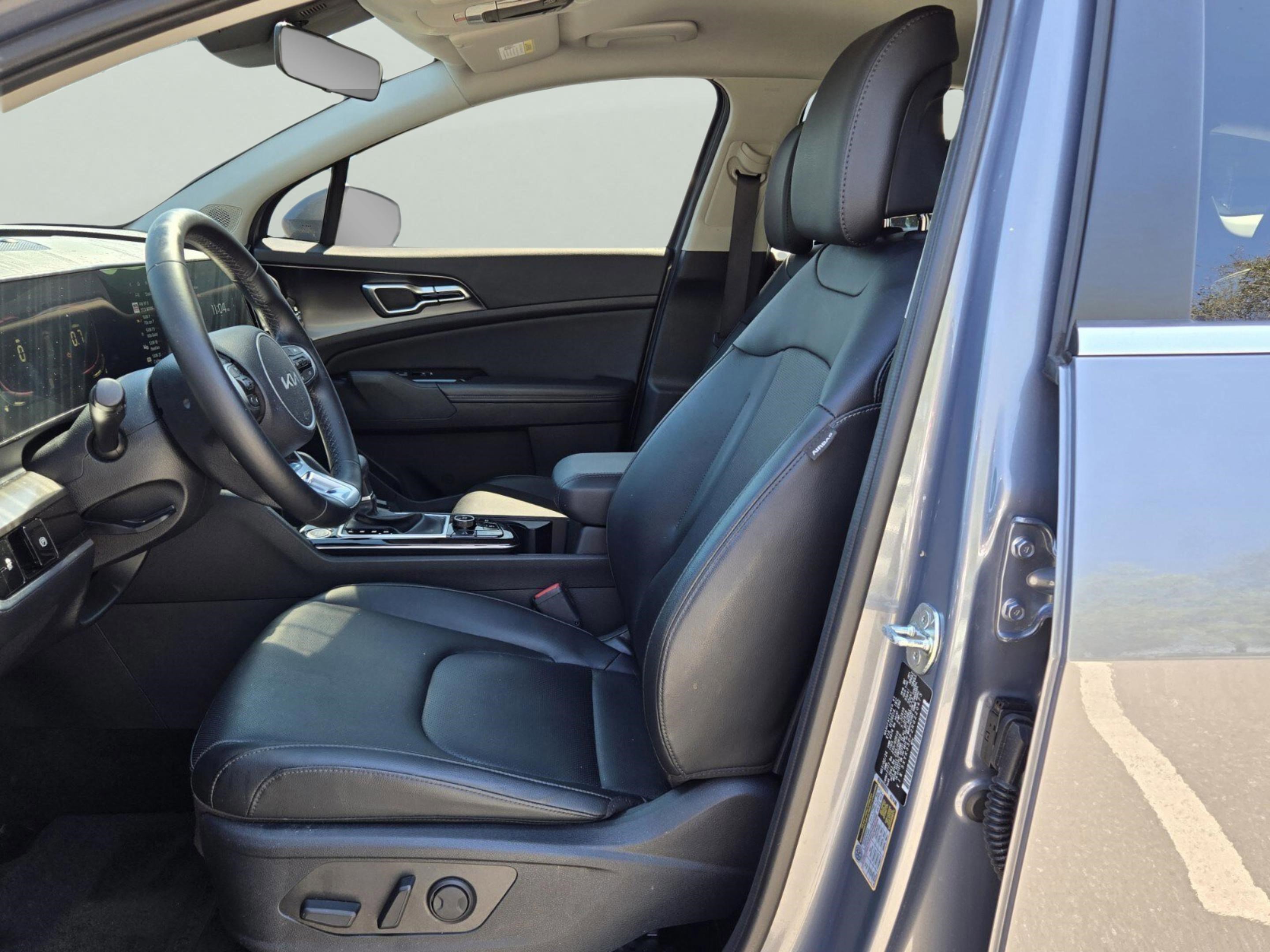 Used 2024 Kia Sportage EX image 16