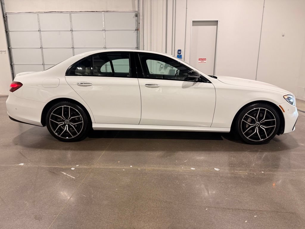Used 2022 Mercedes-Benz E 350 Sedan w/ AMG Line Exterior image 4