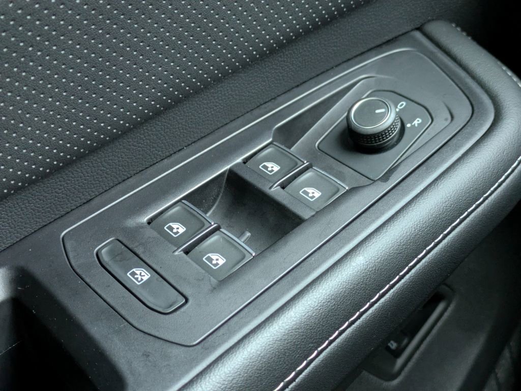 Certified 2024 Volkswagen Atlas Cross Sport SEL R-Line image 36