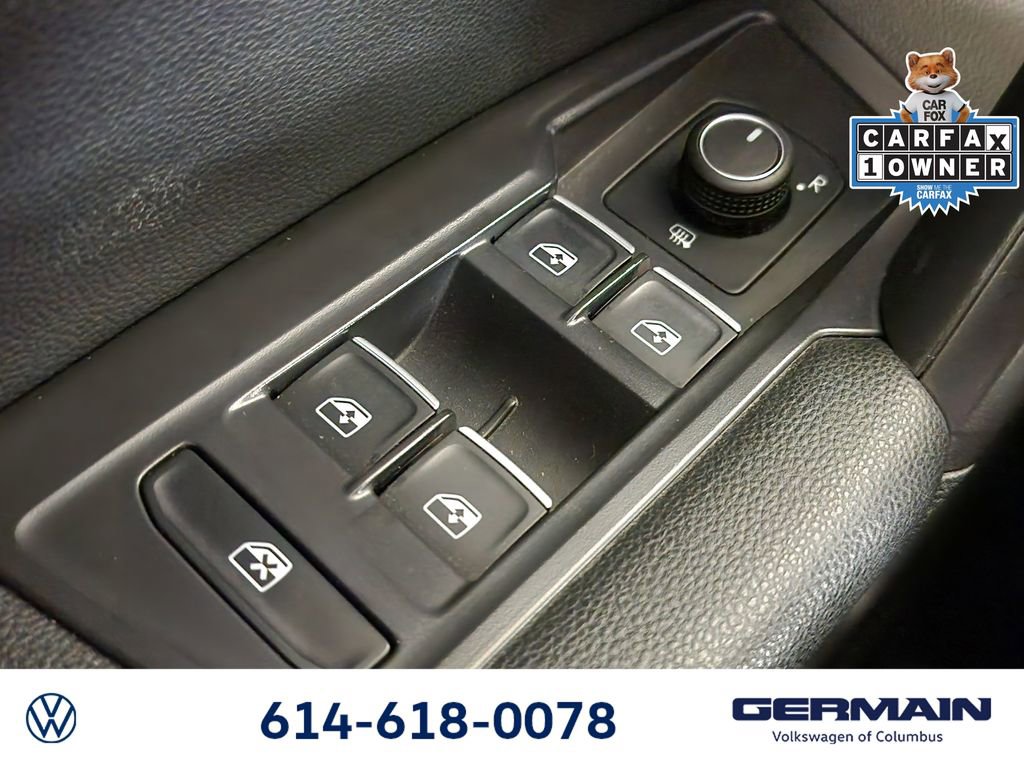 Used 2021 Volkswagen Tiguan SE w/ Panoramic Sunroof Package image 32