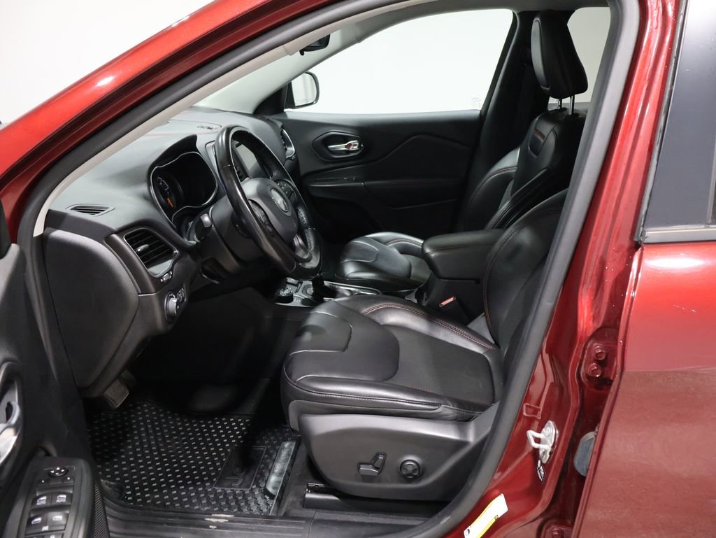 Used 2021 Jeep Cherokee Trailhawk image 11