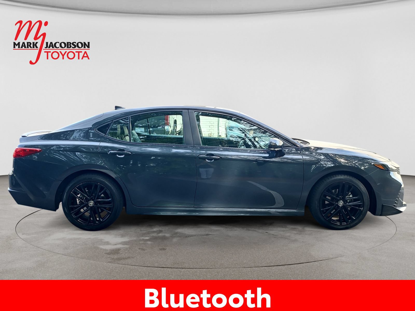 Used 2025 Toyota Camry SE FWD image 7
