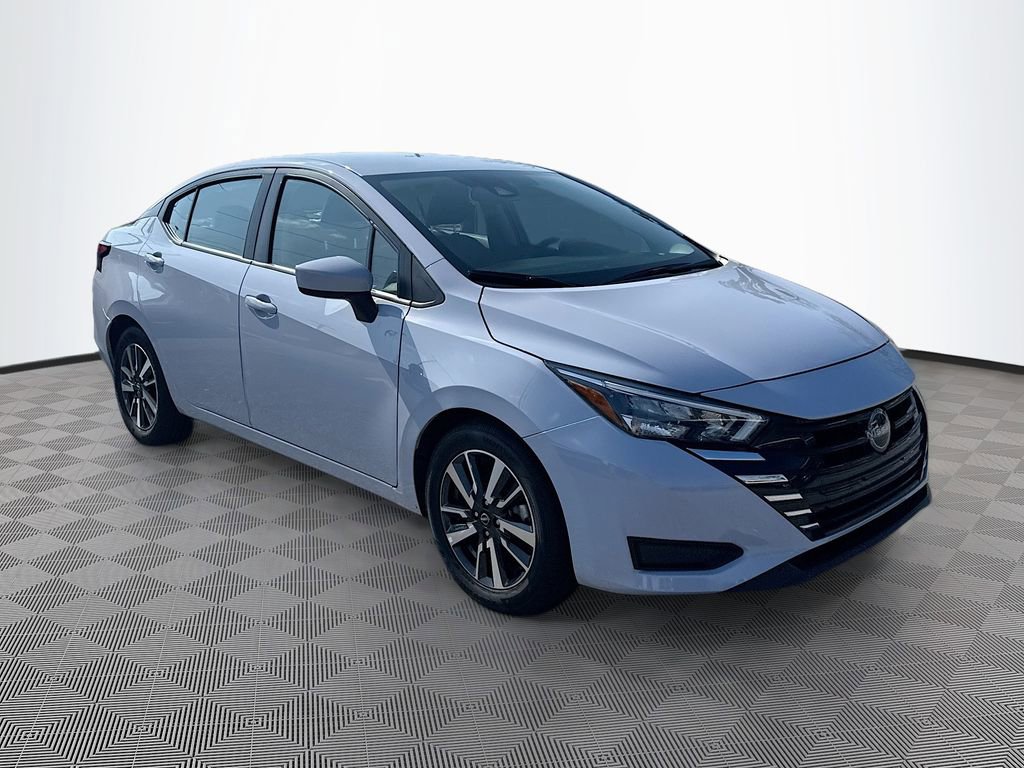 Used 2025 Nissan Versa SV image 3