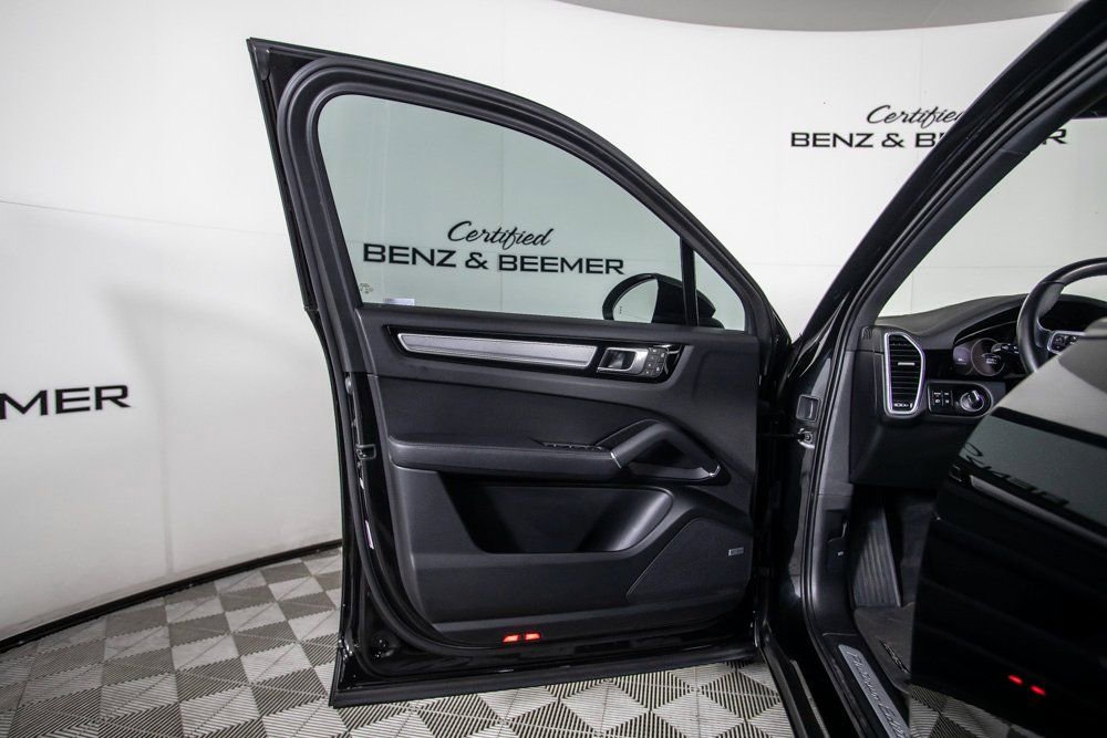 Used 2023 Porsche Cayenne S Platinum w/ Premium Package Plus image 19