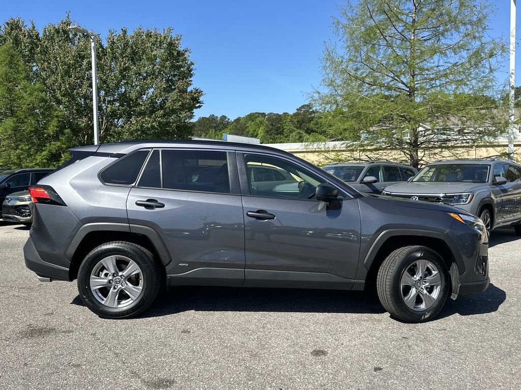 Used 2023 Toyota RAV4 LE AWD/4WD image 4