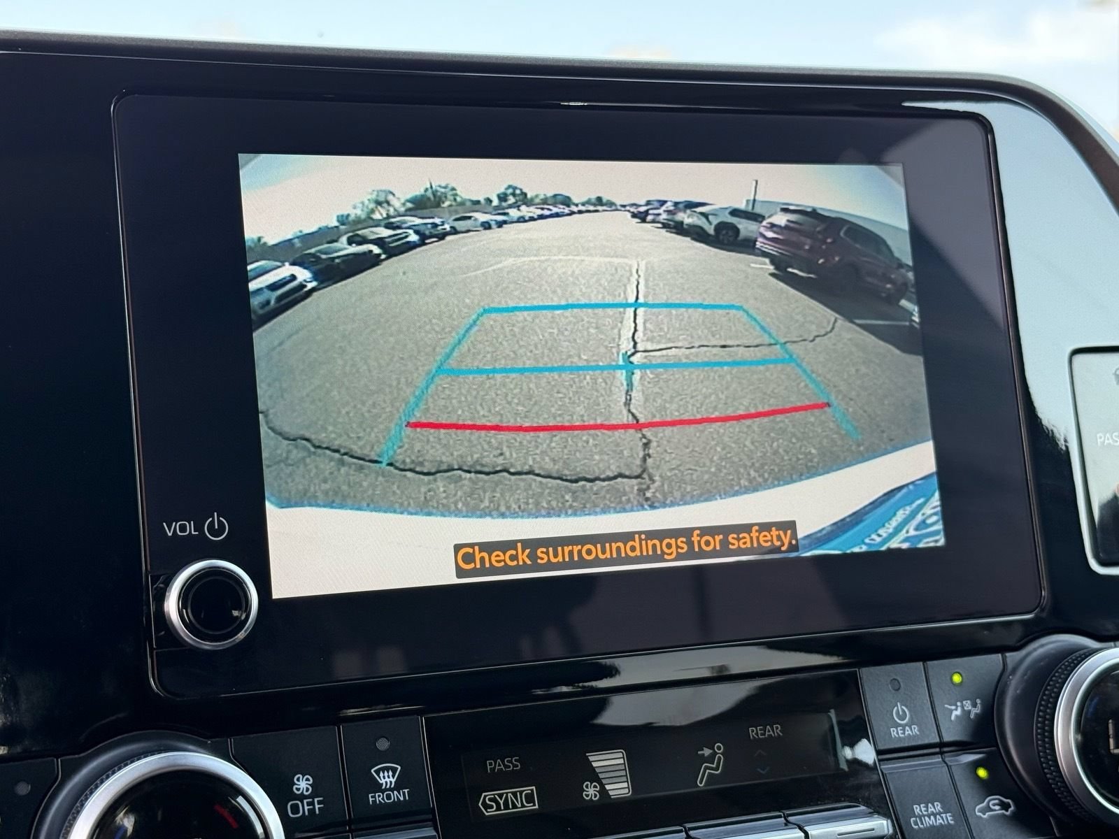 Used 2023 Toyota Highlander XLE FWD image 21
