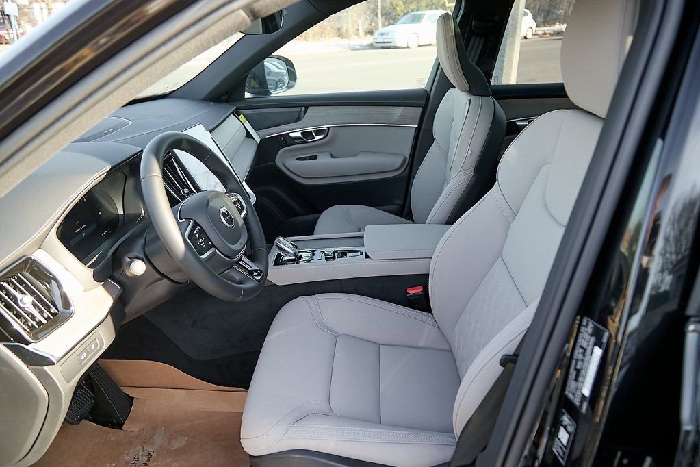New 2026 Volvo XC90 T8 Plus w/ Protection Package Premier AWD/4WD image 16