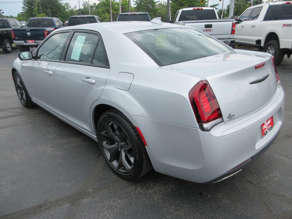 Used 2023 Chrysler 300 Touring w/ Sport Appearance Package RWD image 8