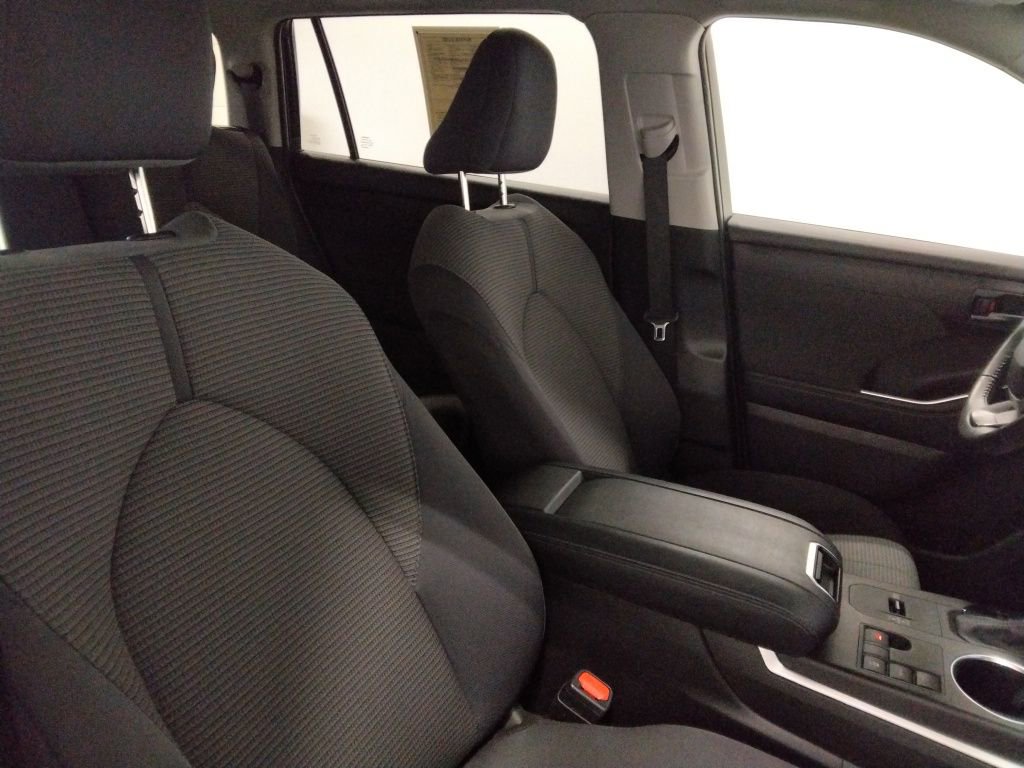 Used 2024 Toyota Highlander LE image 46