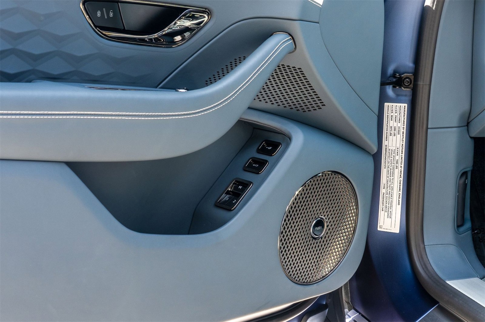 Used 2025 Bentley Flying Spur Plug-In Hybrid image 14