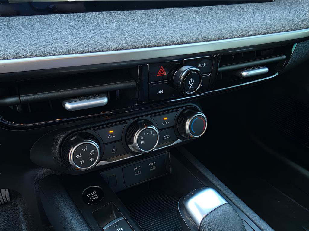 Used 2025 Nissan Kicks SV FWD image 30